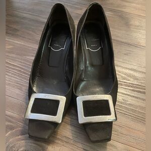 ROGER VIVIER Belle Vivier heels